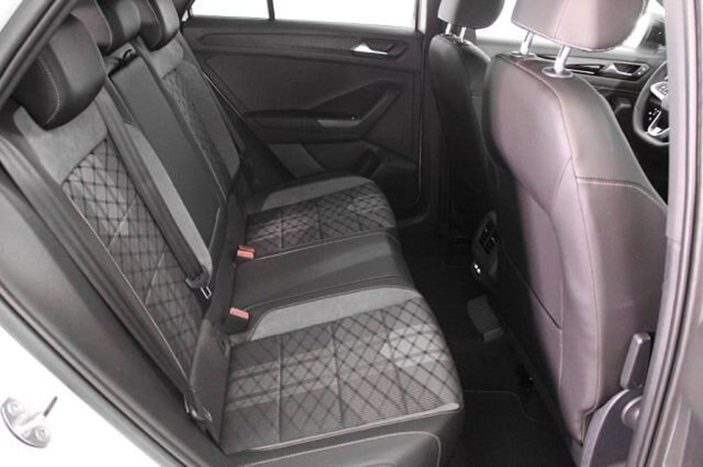 Volkswagen T-Roc Cabrio nuova a Novara (9)