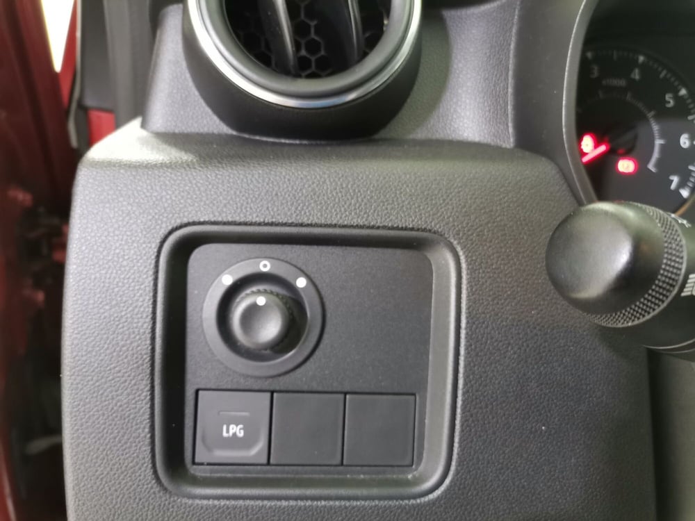 Dacia Duster usata a Salerno (19)