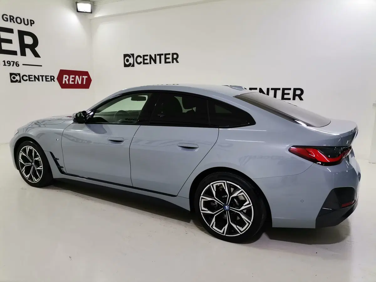 BMW i4 usata a Salerno (4)