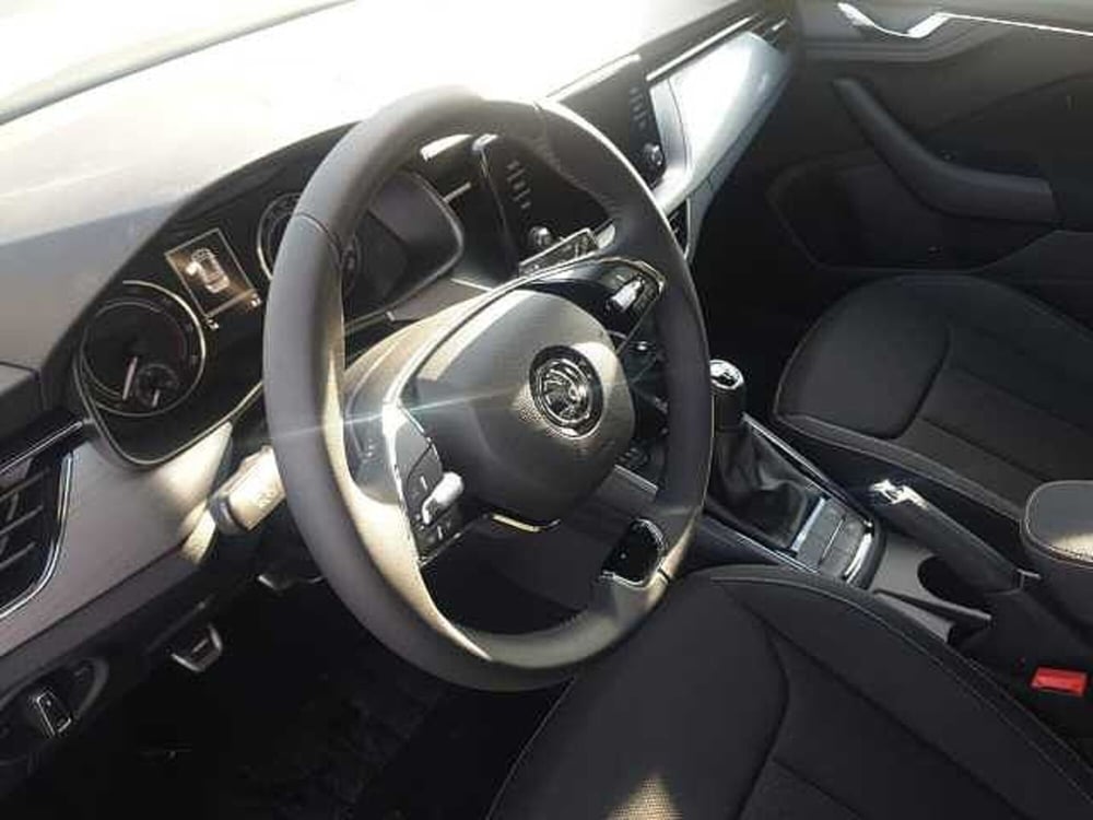 Skoda Kamiq nuova a Ancona (18)