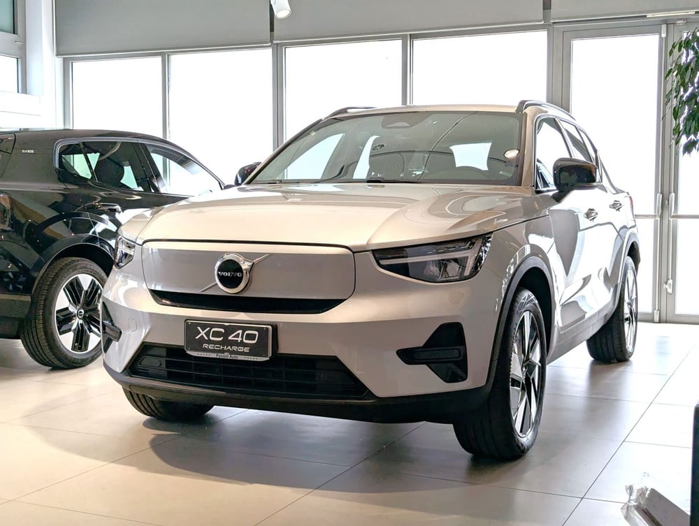 Volvo EX40 nuova a Pescara