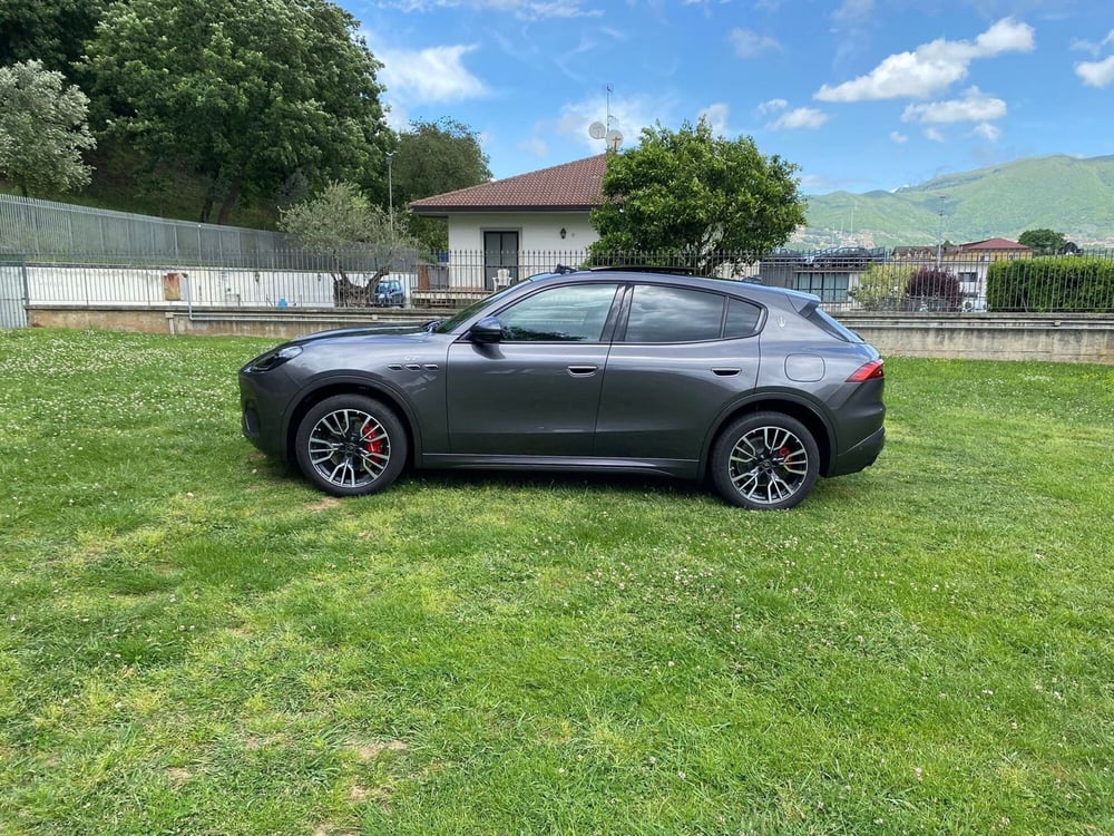 Maserati Grecale nuova a Salerno (10)