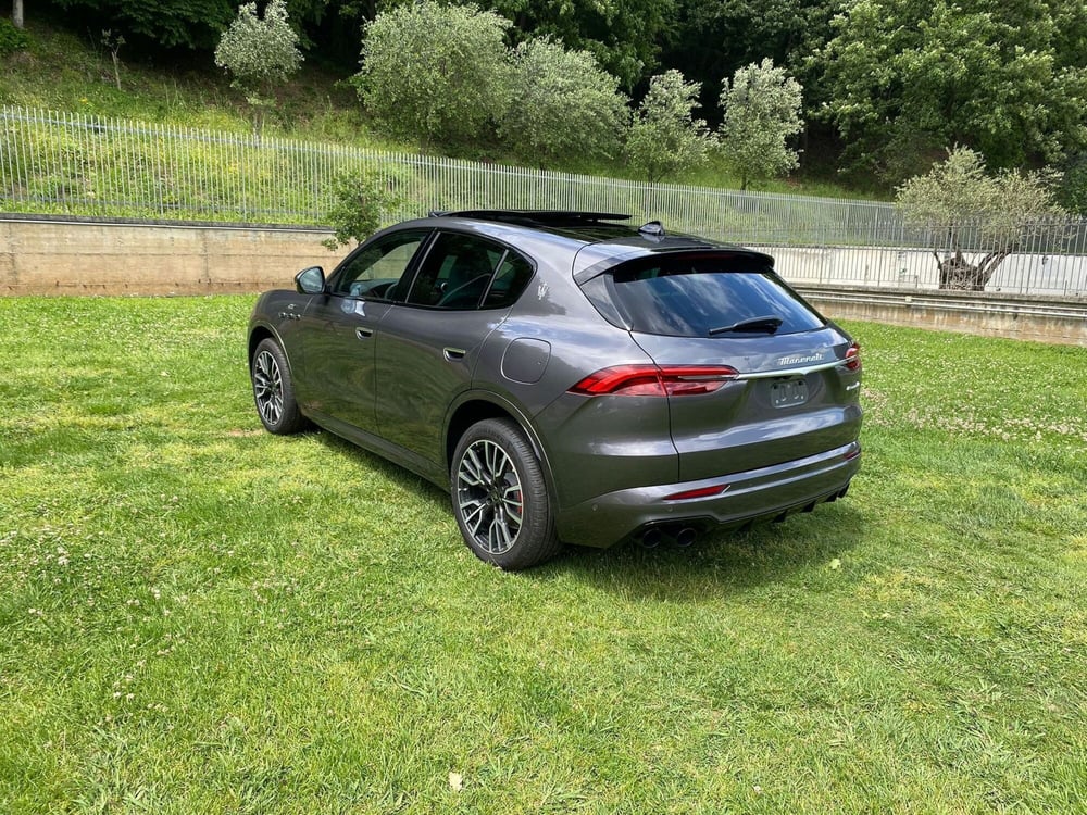 Maserati Grecale nuova a Salerno (4)