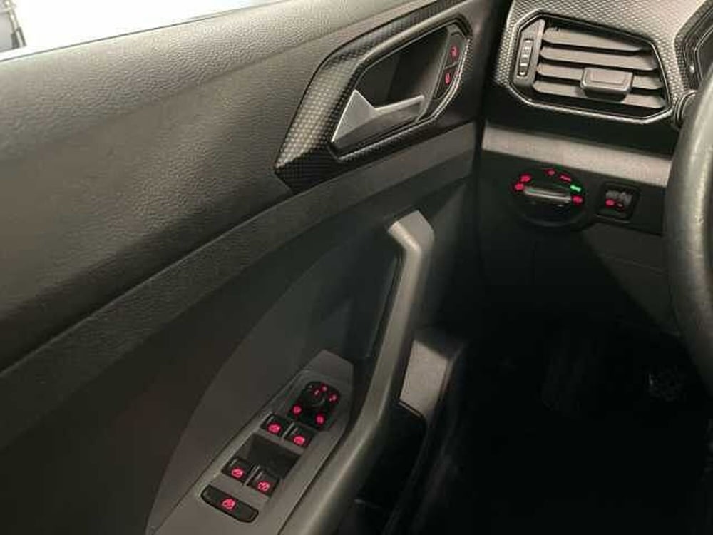Volkswagen T-Cross usata a Prato (17)