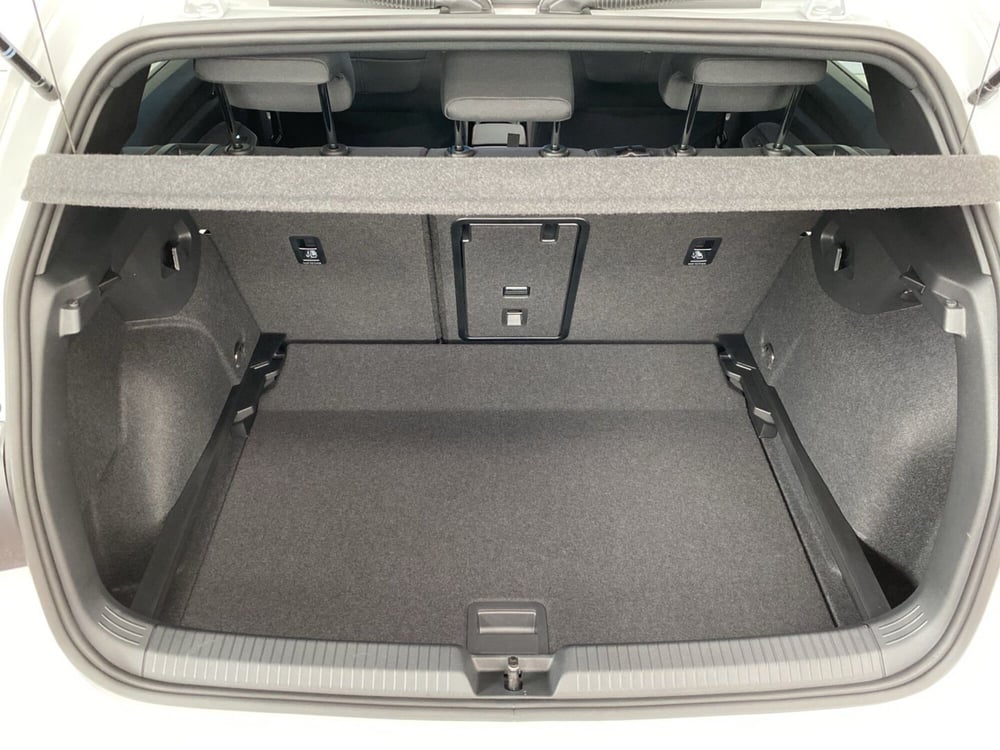 Volkswagen Golf nuova a Lodi (9)