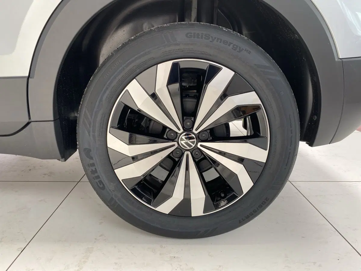 Volkswagen T-Cross nuova a Lodi (10)