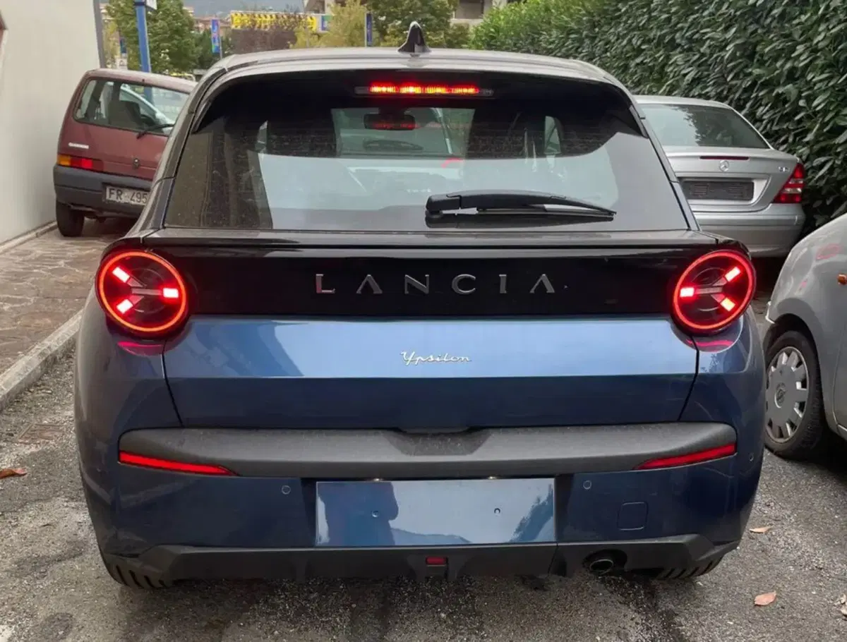Lancia Ypsilon nuova a Latina (2)