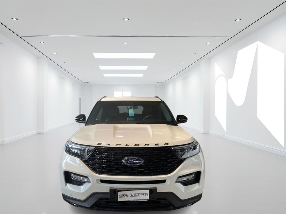 Ford Explorer nuova a Latina (3)