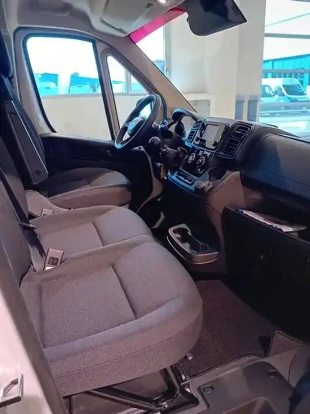 Fiat Ducato Furgone Vetrato nuova a Milano (7)
