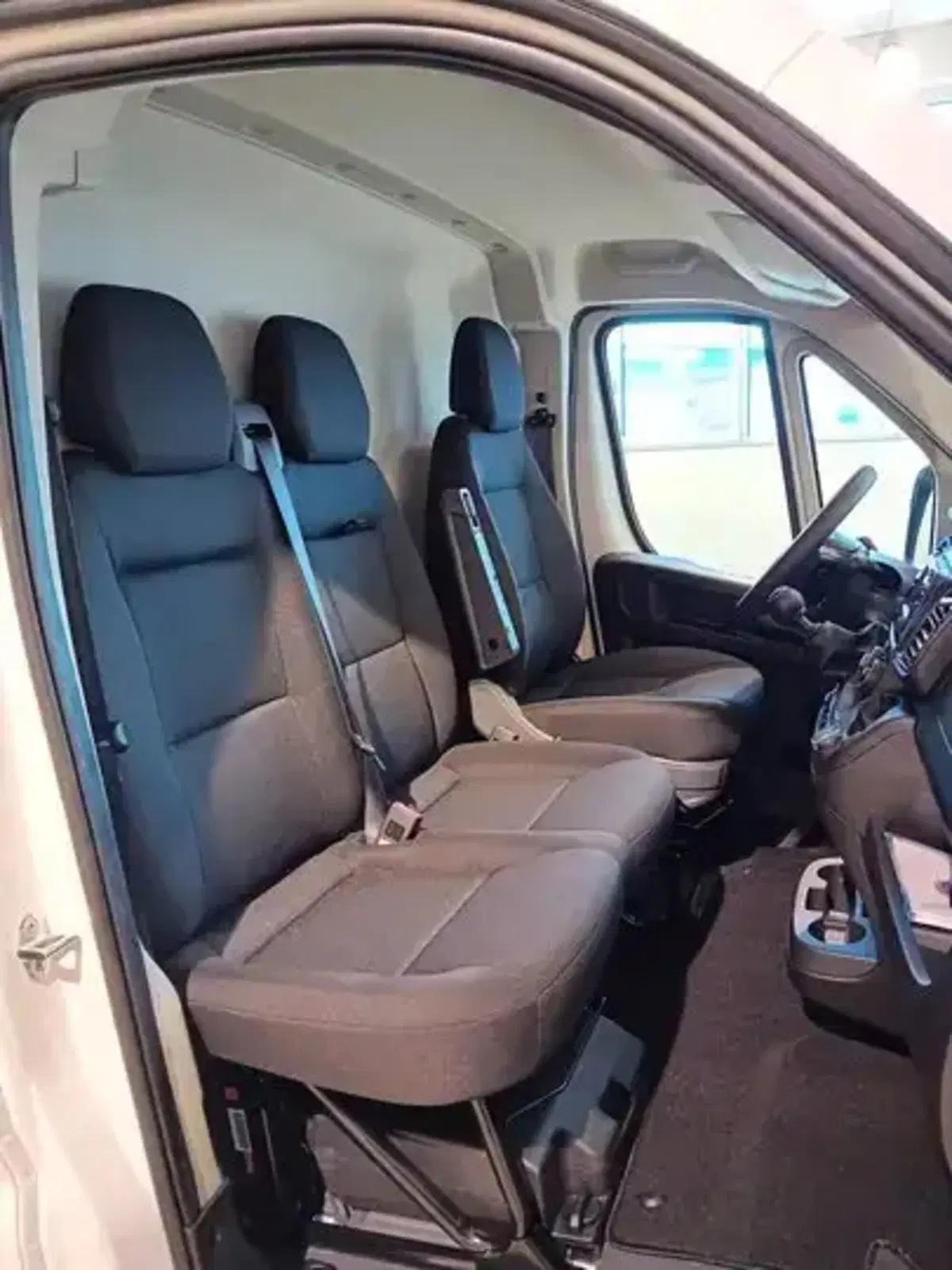 Fiat Ducato Furgone Vetrato nuova a Milano (8)