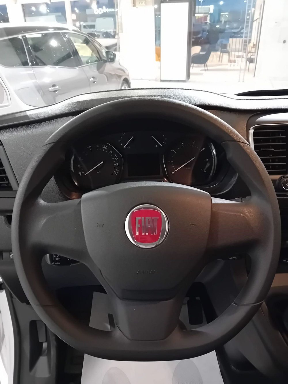 Fiat Scudo Furgone nuova a Milano (12)
