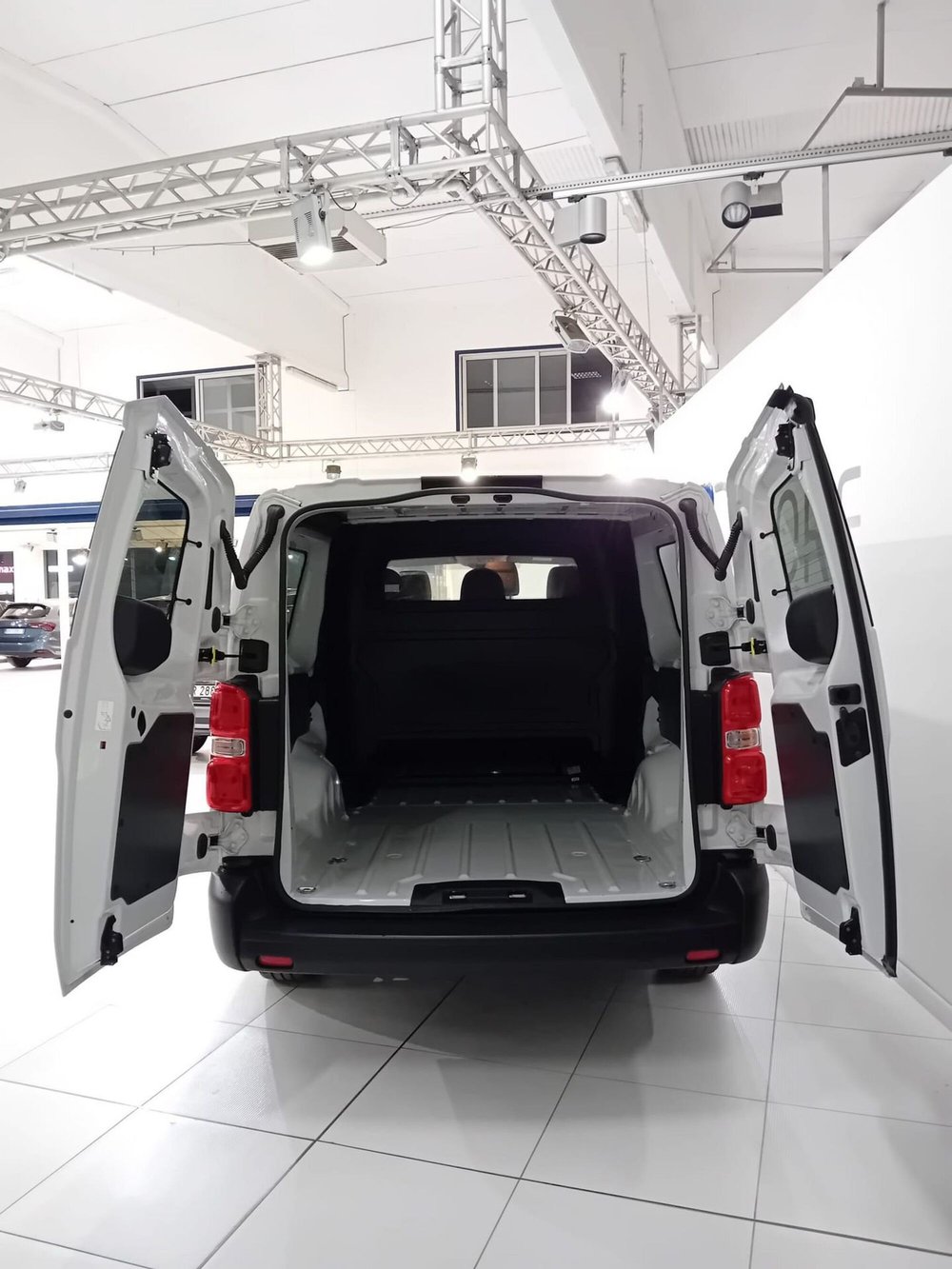 Fiat Scudo Furgone nuova a Milano (8)