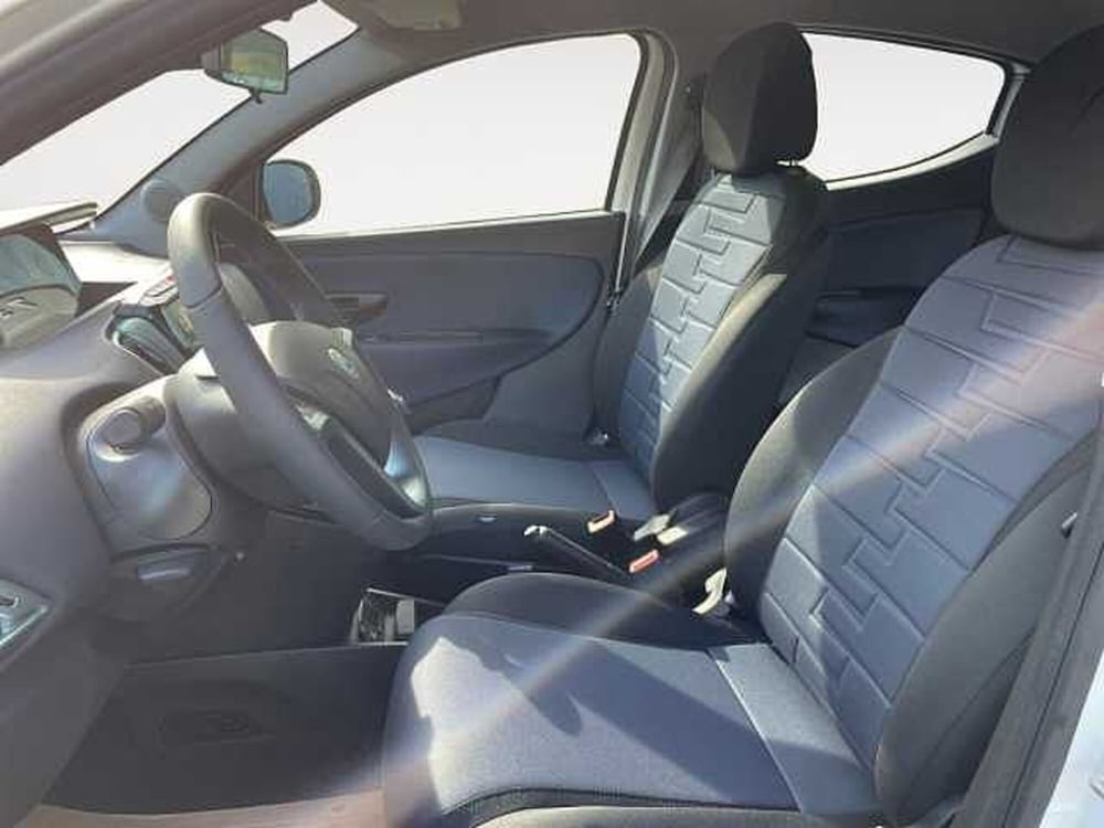 Lancia Ypsilon nuova a Treviso (11)