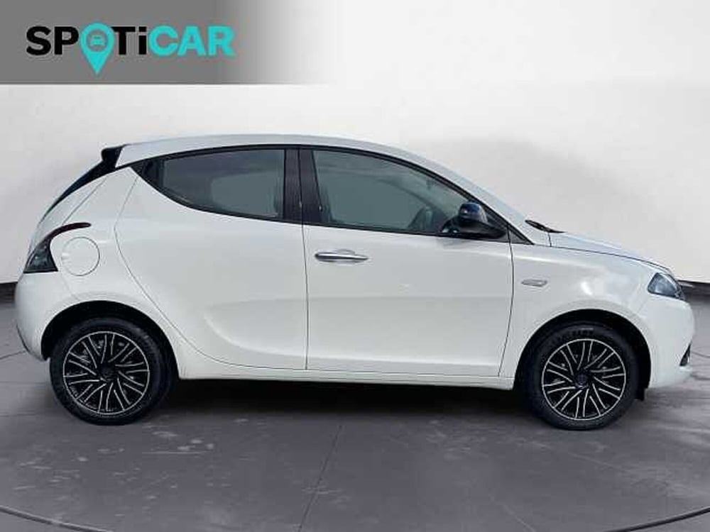 Lancia Ypsilon nuova a Treviso (4)