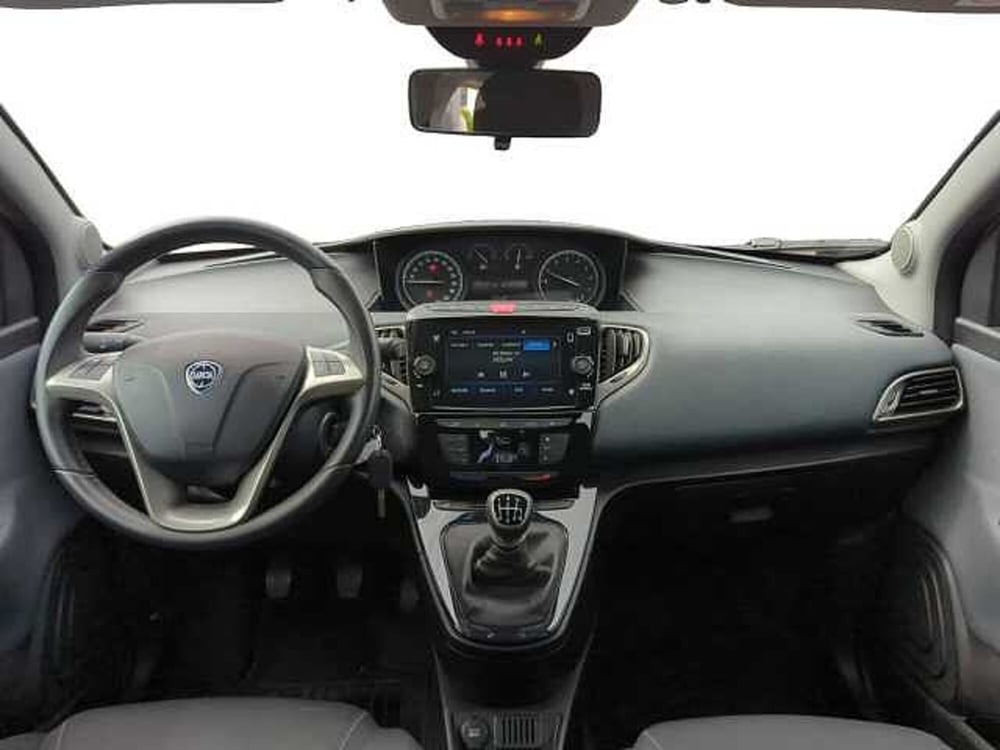 Lancia Ypsilon usata a Treviso (8)