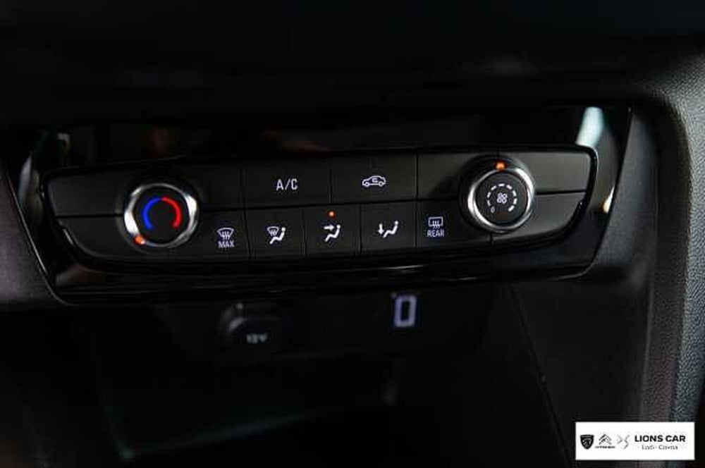 Opel Corsa nuova a Lodi (19)