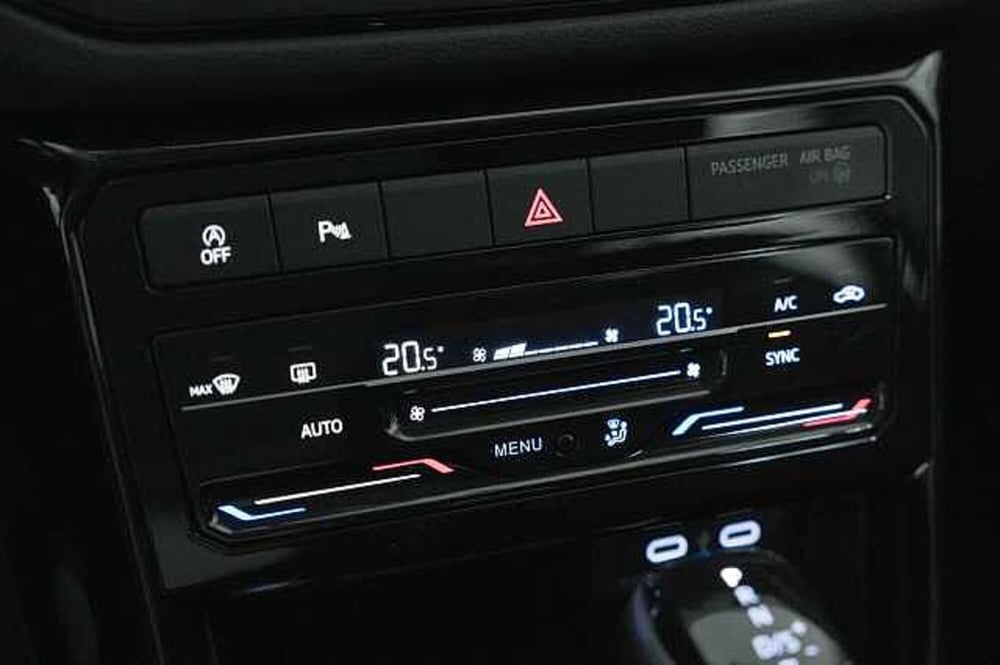 Volkswagen T-Cross usata a Como (19)