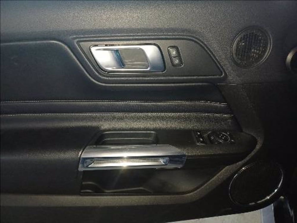 Ford Mustang Coupé usata a Milano (16)