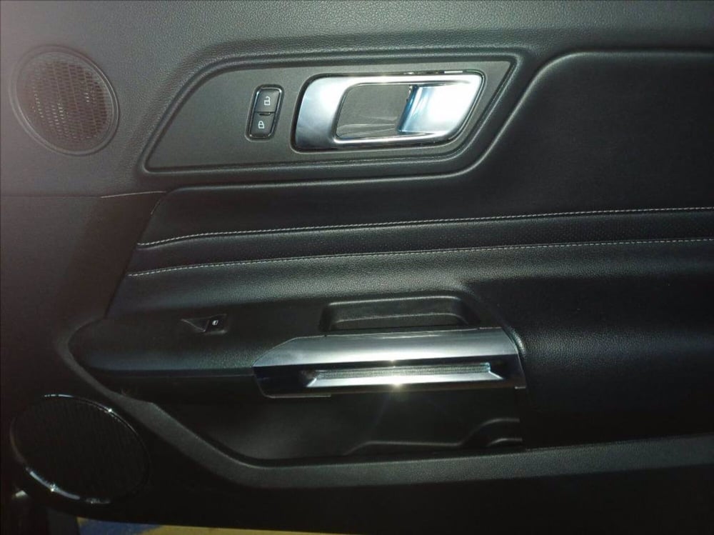 Ford Mustang Coupé usata a Milano (17)