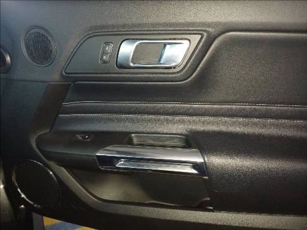 Ford Mustang Coupé usata a Milano (18)