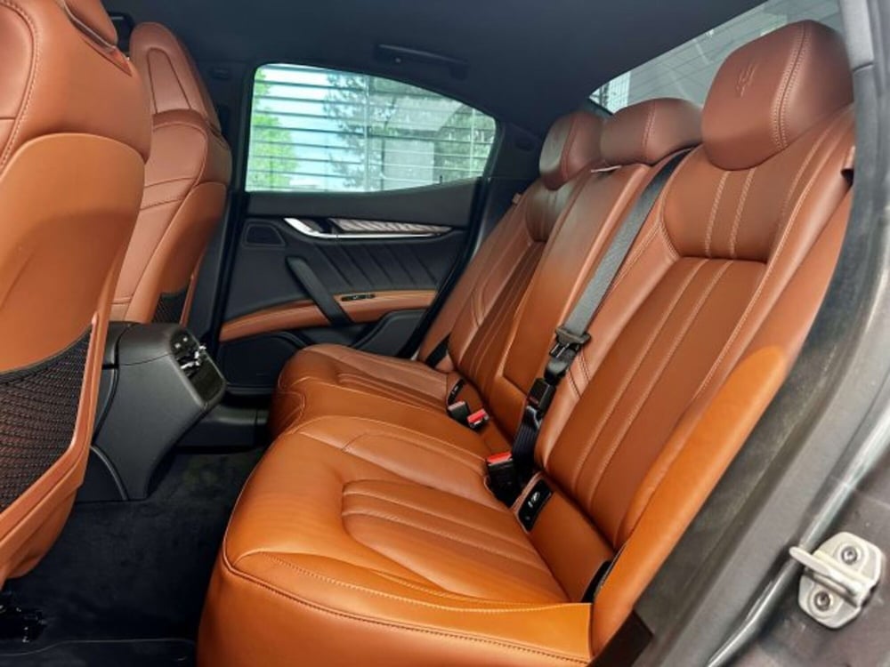 Maserati Ghibli usata a Torino (11)