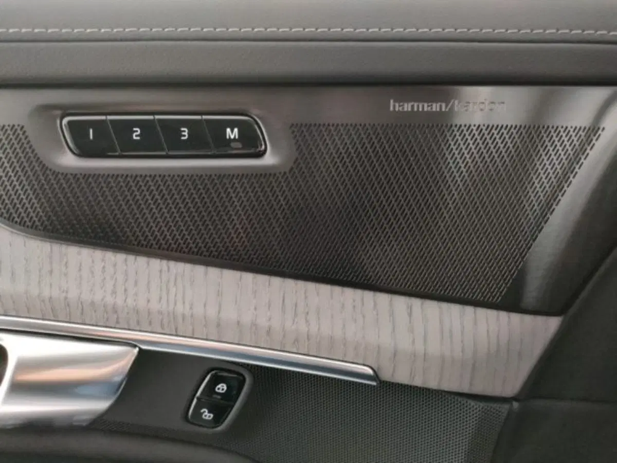 Volvo XC90 nuova a Modena (14)