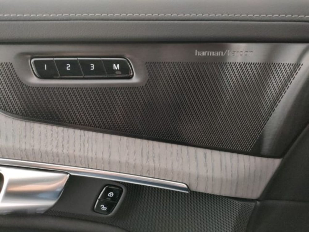 Volvo XC90 nuova a Modena (14)