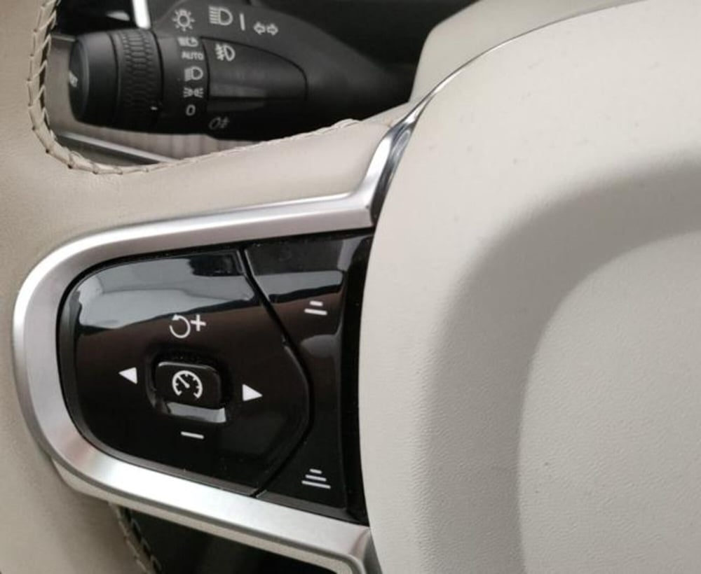 Volvo XC90 usata a Modena (18)