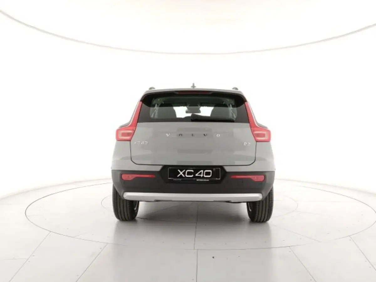 Volvo XC40 nuova a Modena (4)