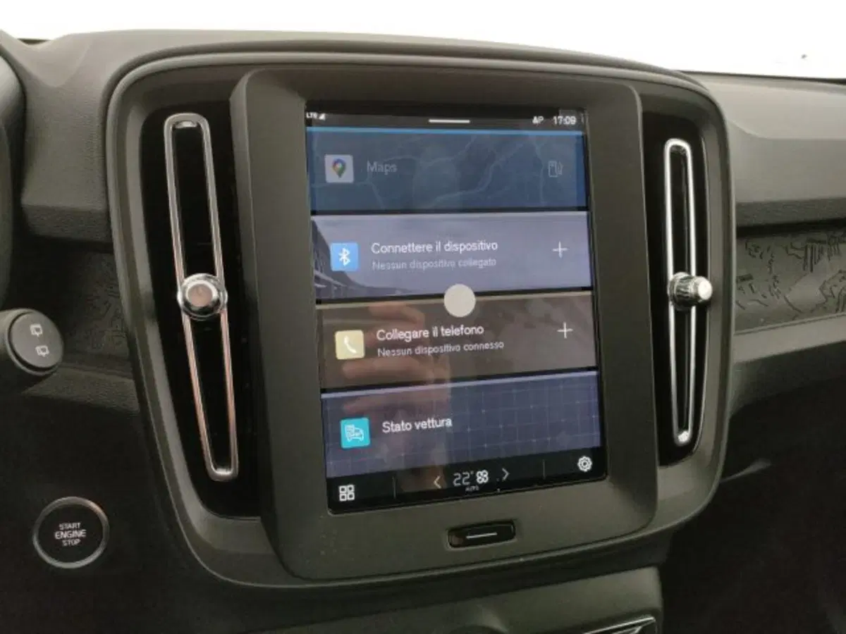 Volvo XC40 nuova a Modena (14)