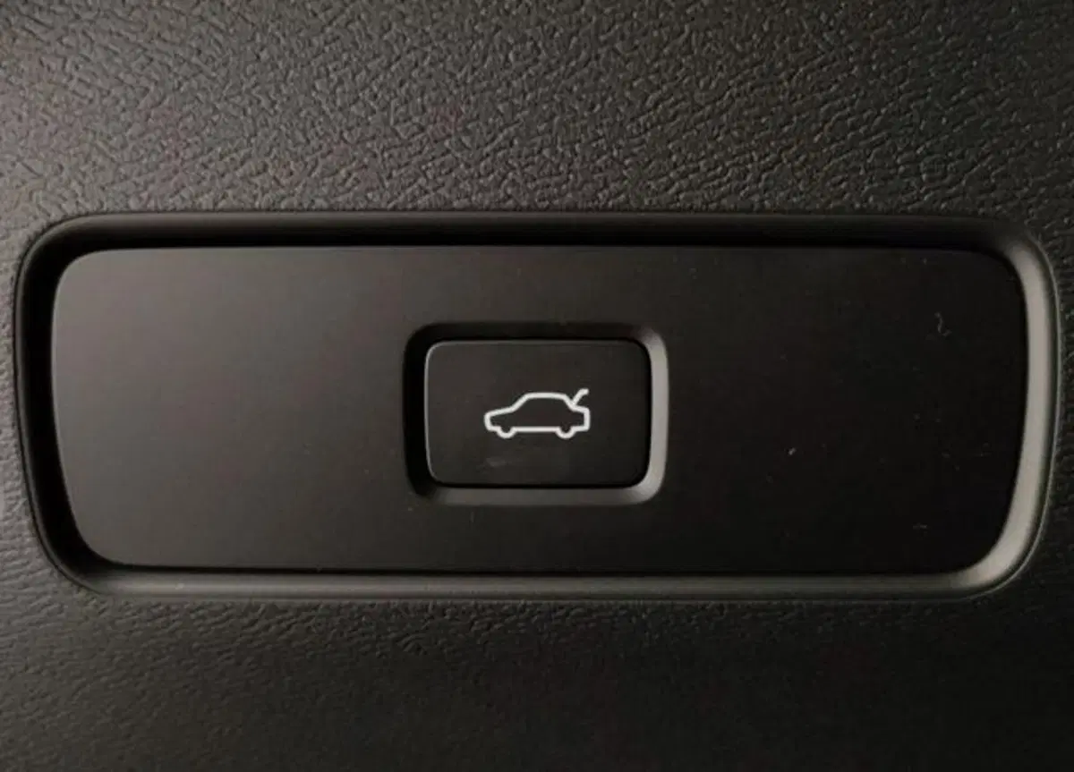 Volvo XC40 nuova a Modena (12)