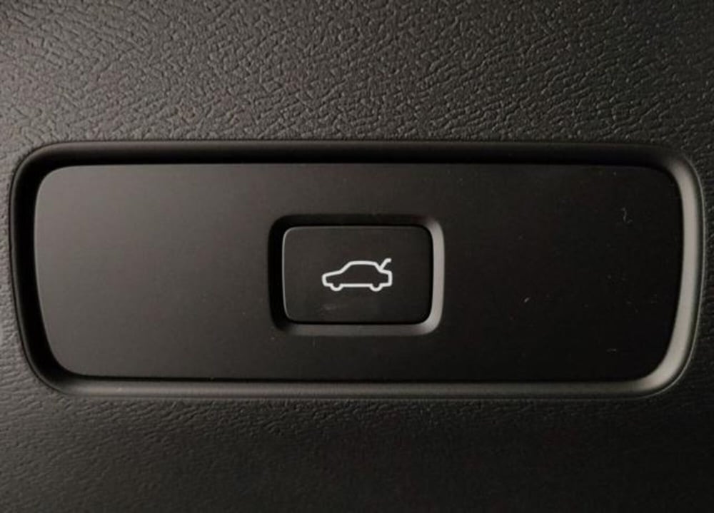 Volvo XC40 nuova a Modena (12)