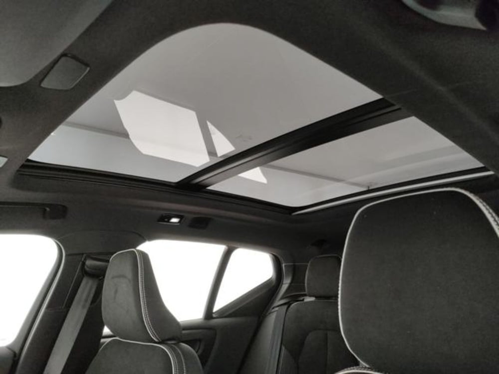 Volvo XC40 nuova a Modena (14)