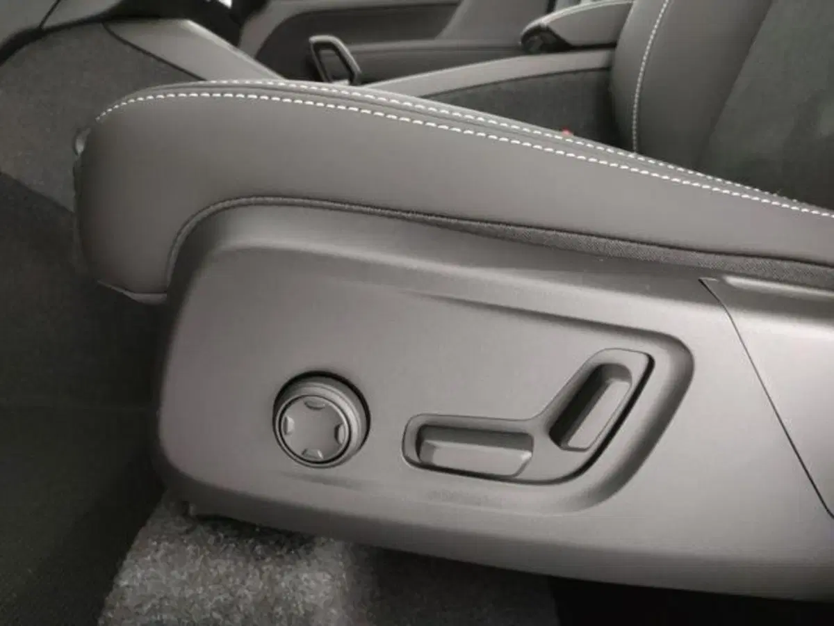 Volvo XC40 nuova a Modena (15)