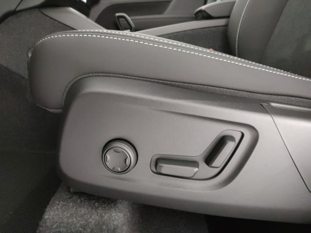 Volvo XC40 nuova a Modena (15)