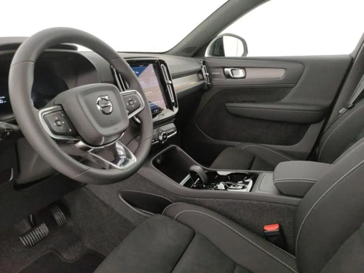 Volvo XC40 nuova a Modena (16)