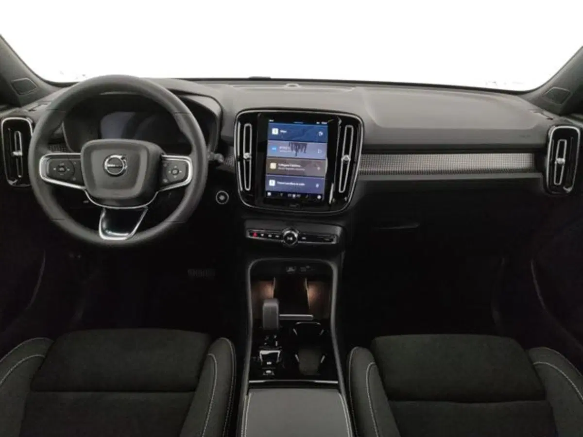Volvo XC40 nuova a Modena (17)