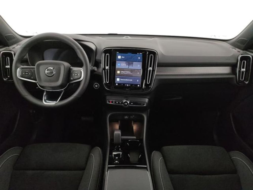 Volvo XC40 nuova a Modena (17)
