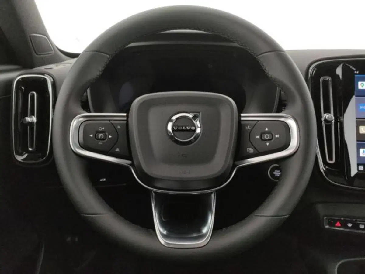 Volvo XC40 nuova a Modena (18)