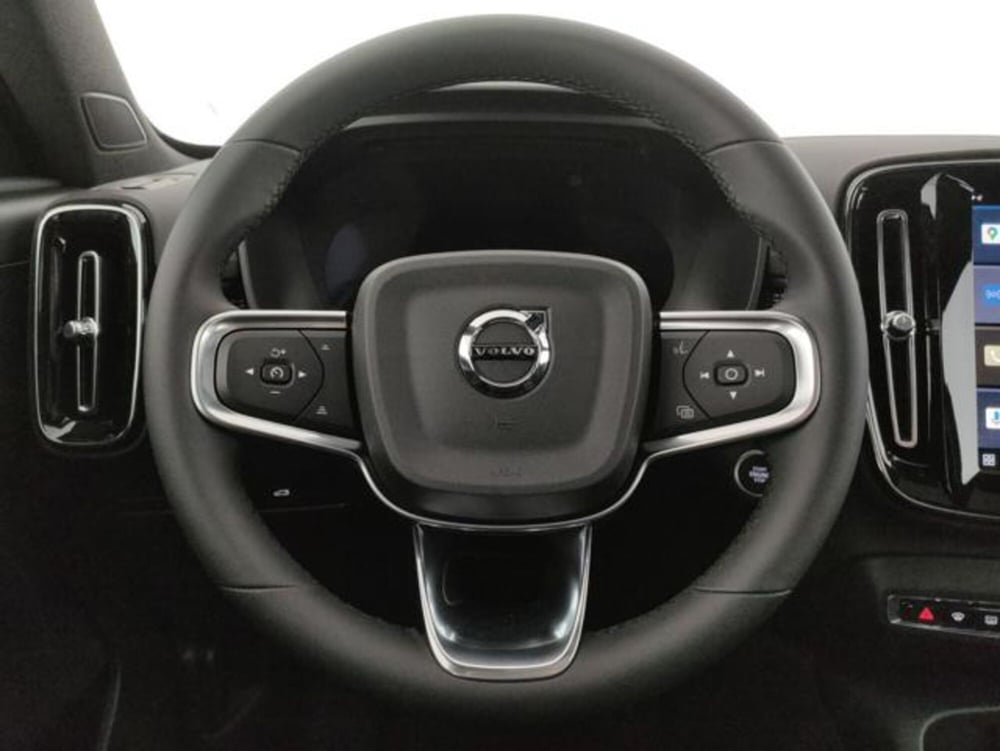 Volvo XC40 nuova a Modena (18)