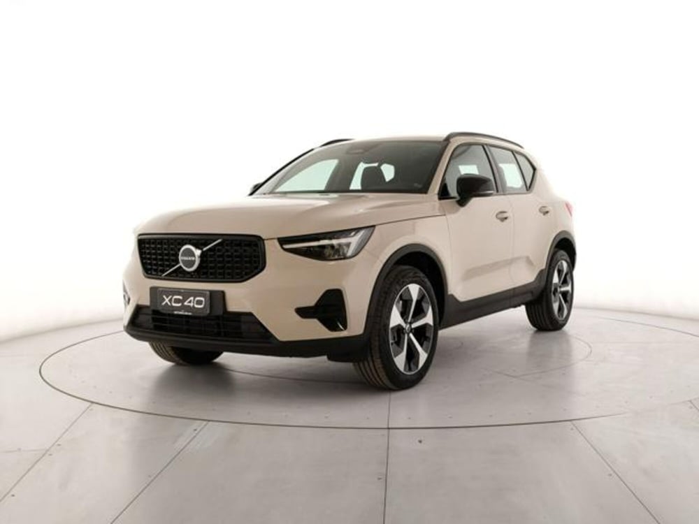 Volvo XC40 nuova a Modena (2)