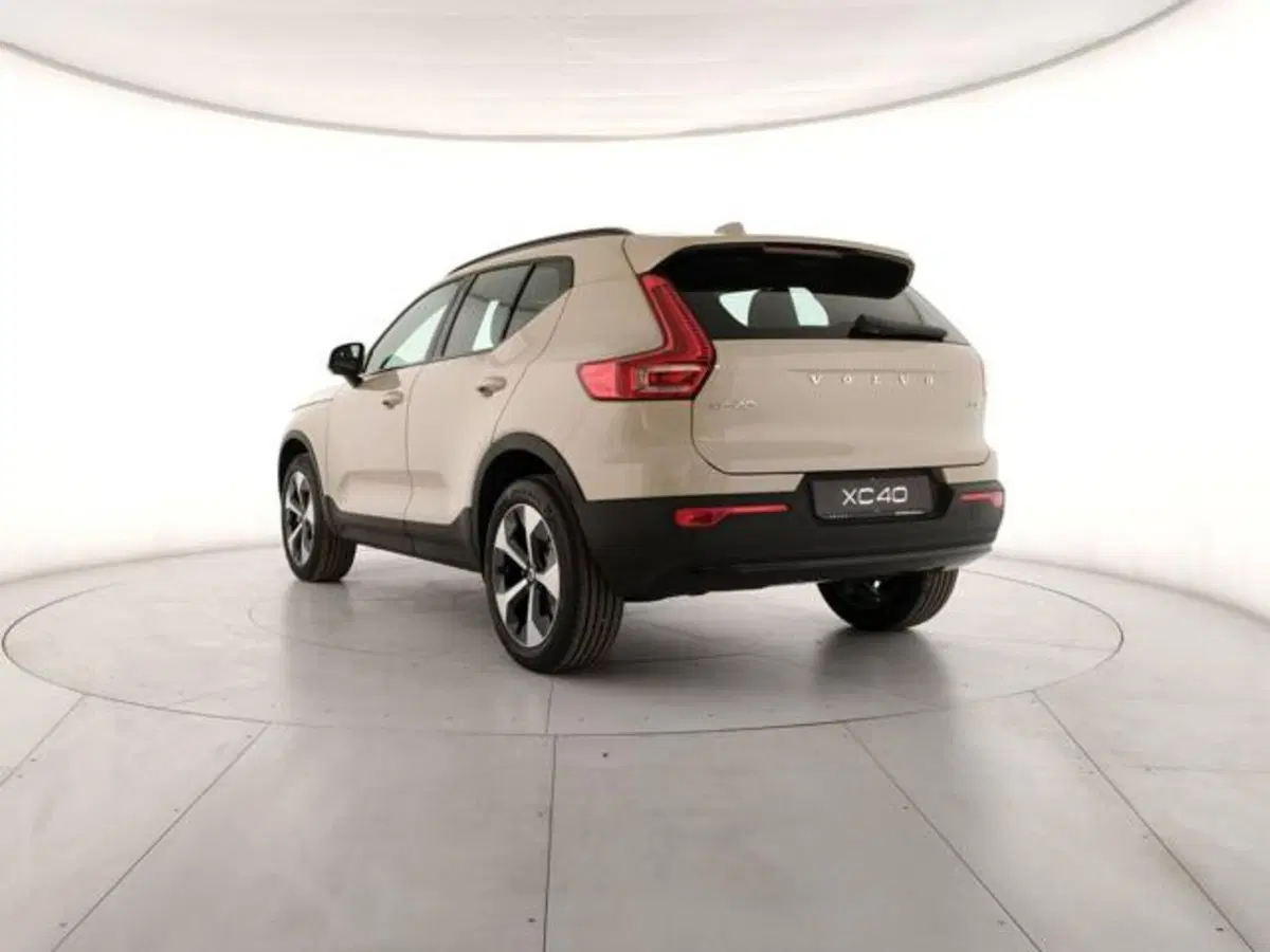 Volvo XC40 nuova a Modena (3)