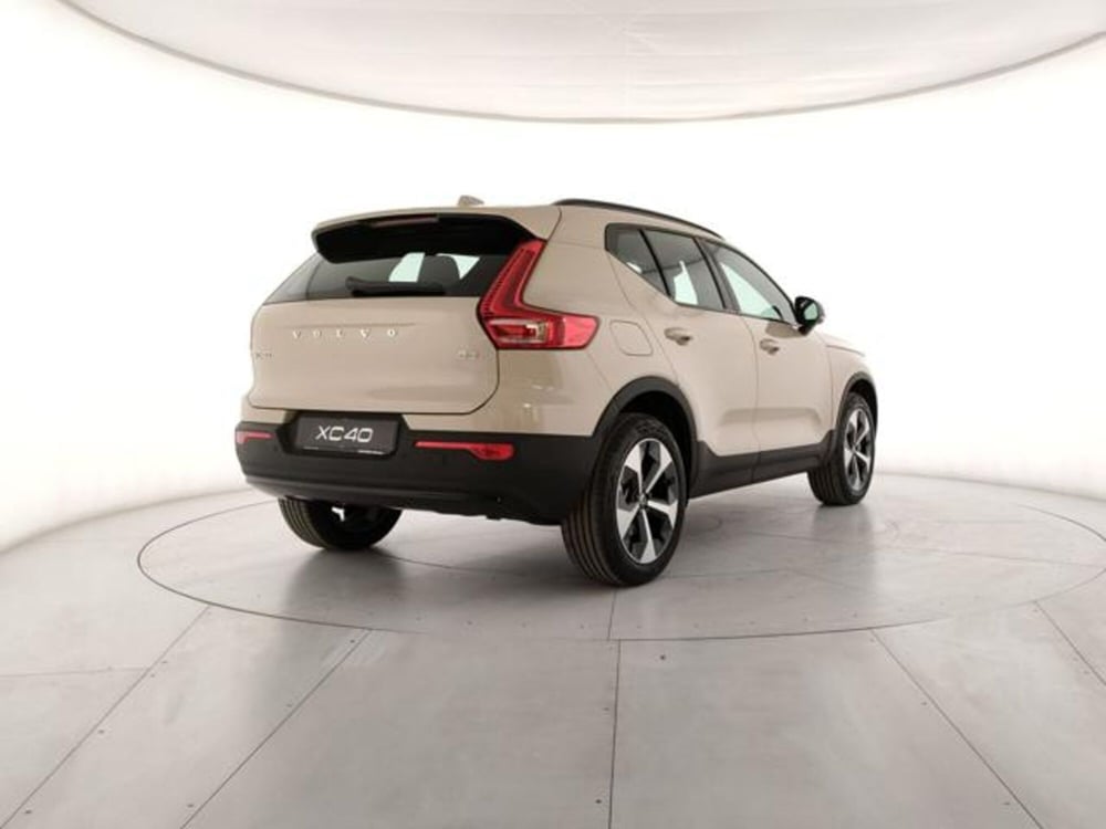 Volvo XC40 nuova a Modena (5)
