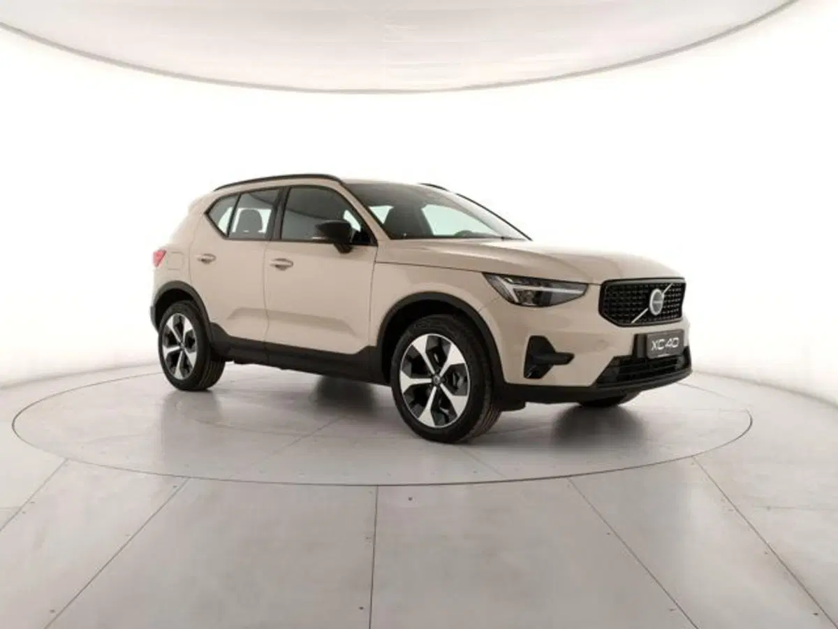 Volvo XC40 nuova a Modena (6)