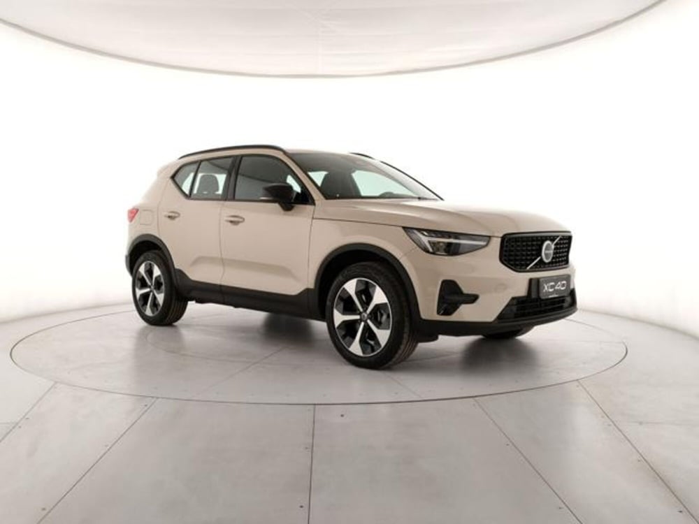 Volvo XC40 nuova a Modena (6)