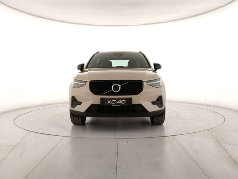 Volvo XC40 nuova a Modena (7)