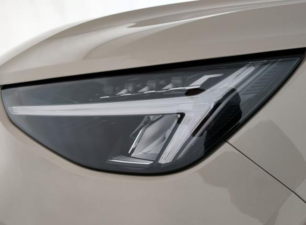 Volvo XC40 nuova a Modena (9)