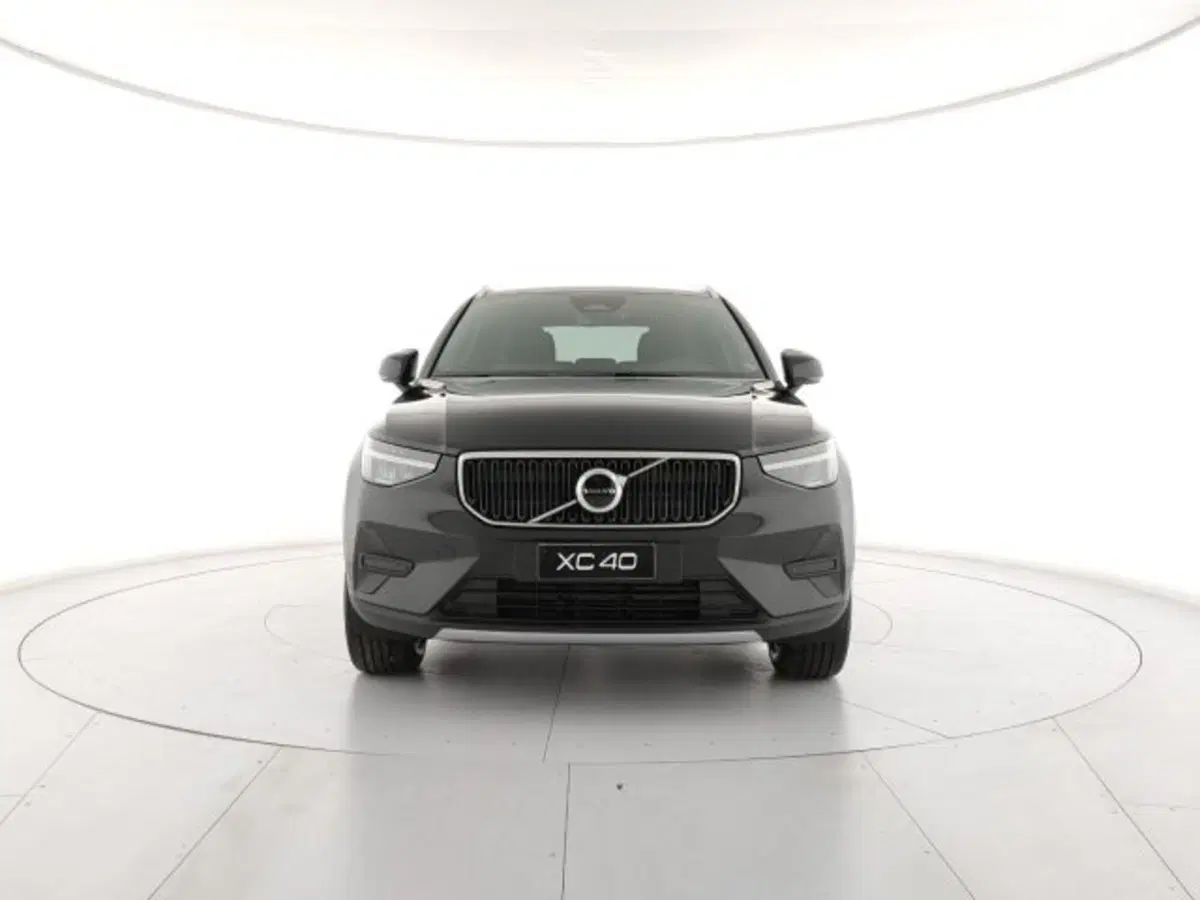 Volvo XC40 nuova a Modena (7)