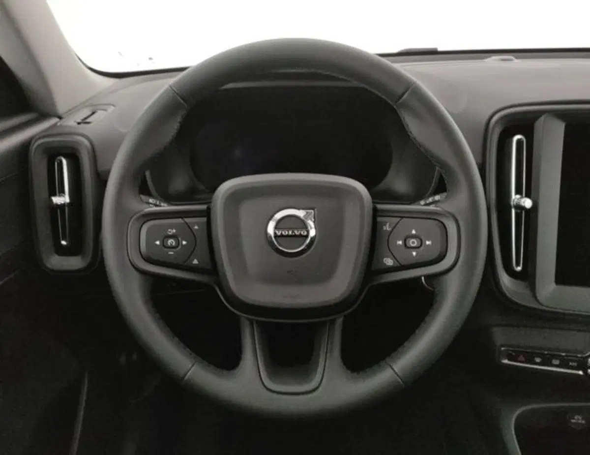 Volvo XC40 nuova a Modena (12)