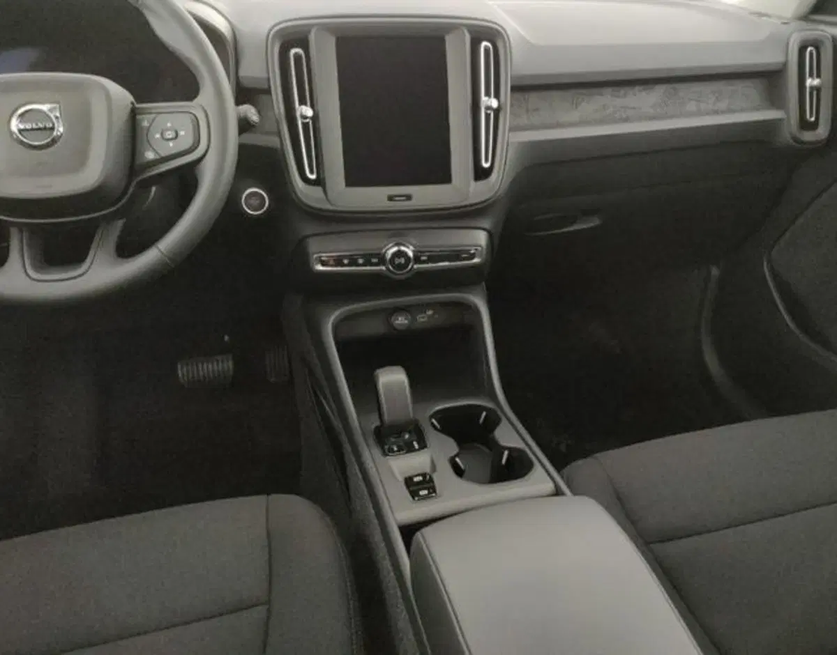 Volvo XC40 nuova a Modena (14)